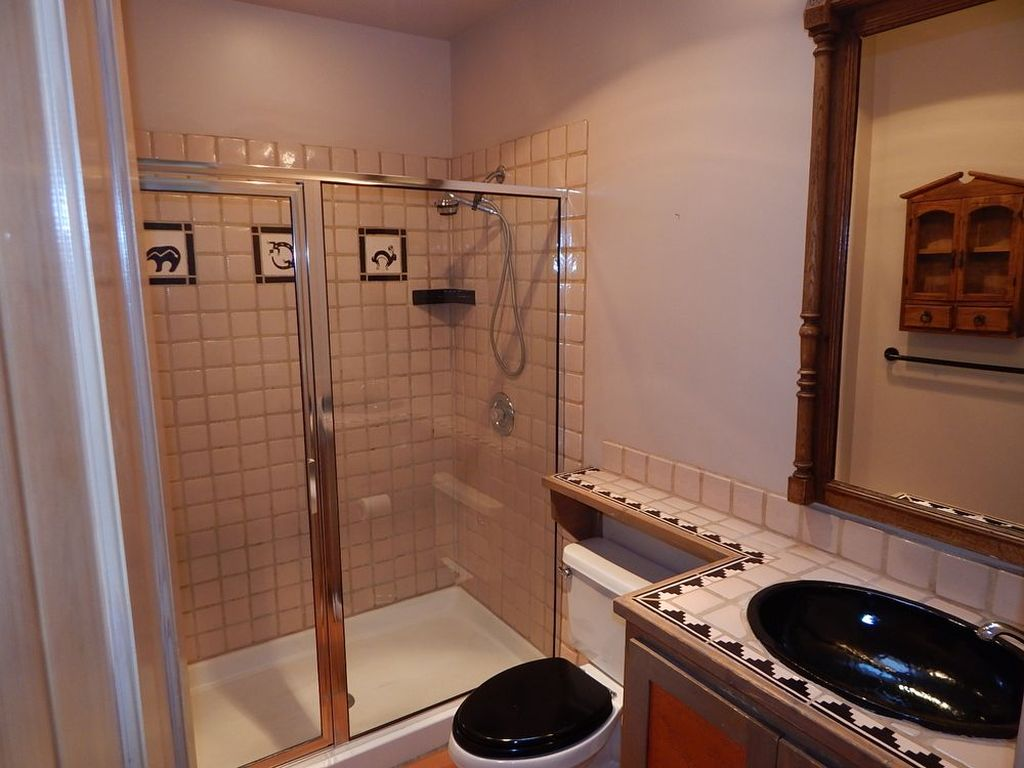 Second bedroom bathroom - 1005 Calle Dorthia