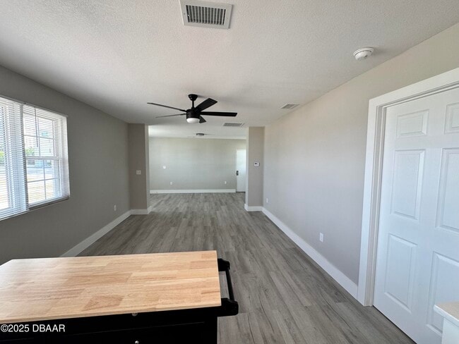 Building Photo - 127 Moore Ave