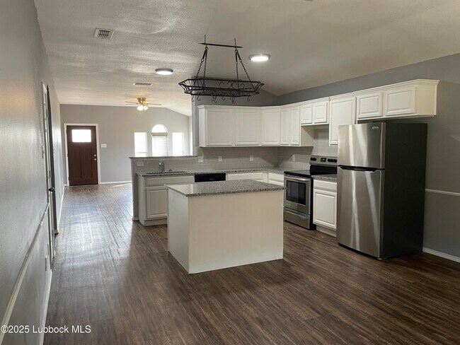 Building Photo - 509 N Iola Ave