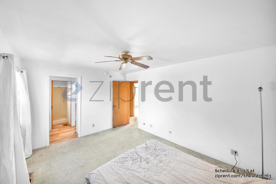 Building Photo - 140 Crable St