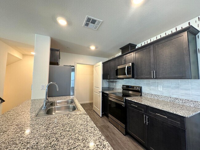 Building Photo - 2662 Champagne Gold Ave