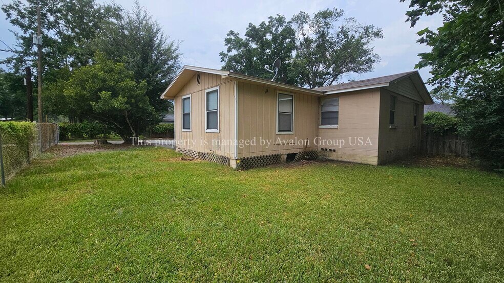 Building Photo - 1453 Winnebago Ave