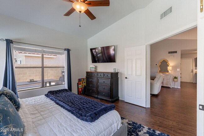 Building Photo - 8846 E Windrose Dr