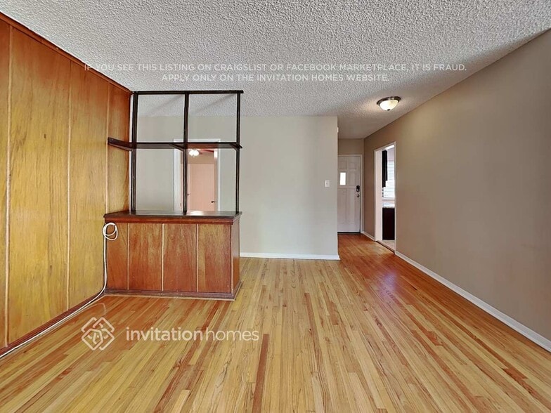 Building Photo - 15040 Valerio St