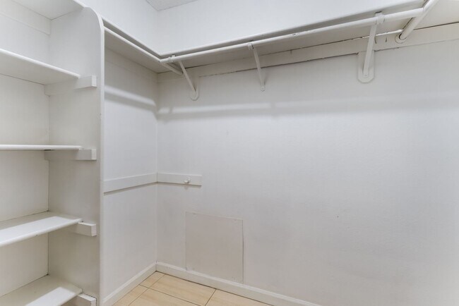 Building Photo - Two-bedroom, one bath single story townhou...