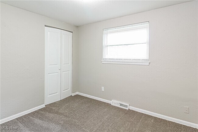 Building Photo - 4400 Wyatt Rd