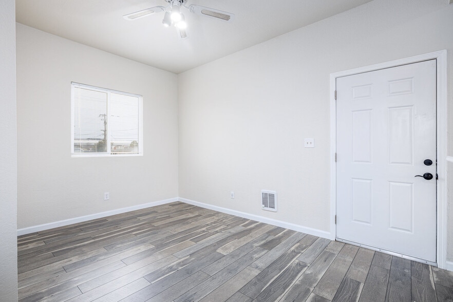 Building Photo - 512 Barrett Ave