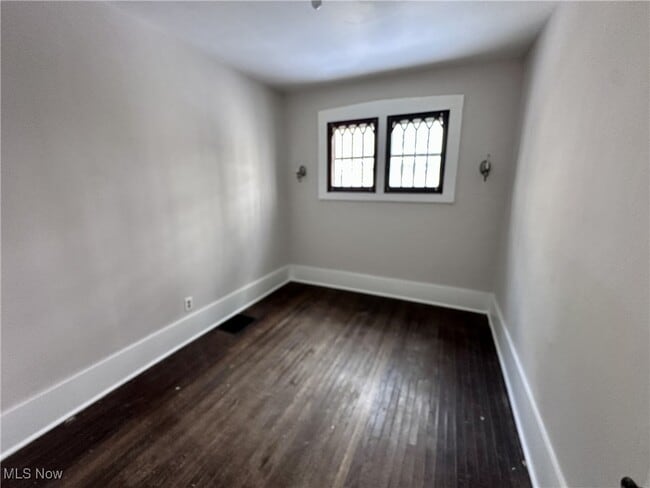 Building Photo - 349 Cloverdale Ave