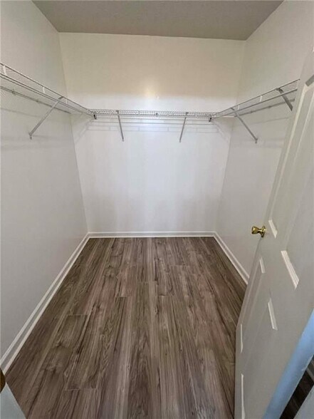 Building Photo - 2400 Miller Oaks Cir