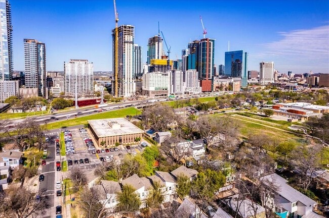 Building Photo - 1106 Lambie St