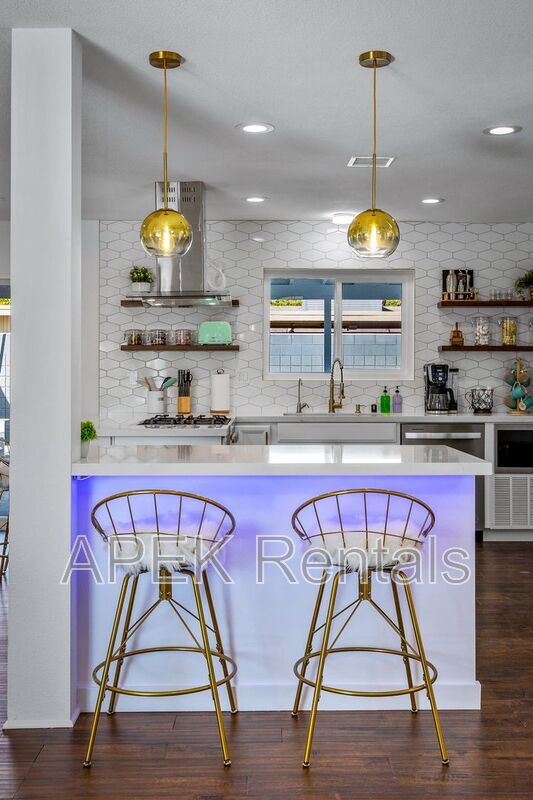 Building Photo - 980 N Buttonwillow Cir