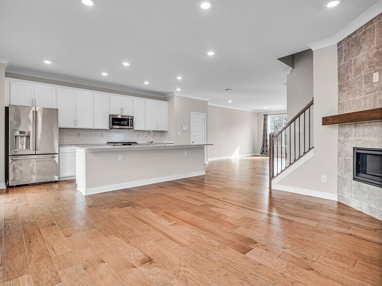 Building Photo - 8238 Bostic Dr