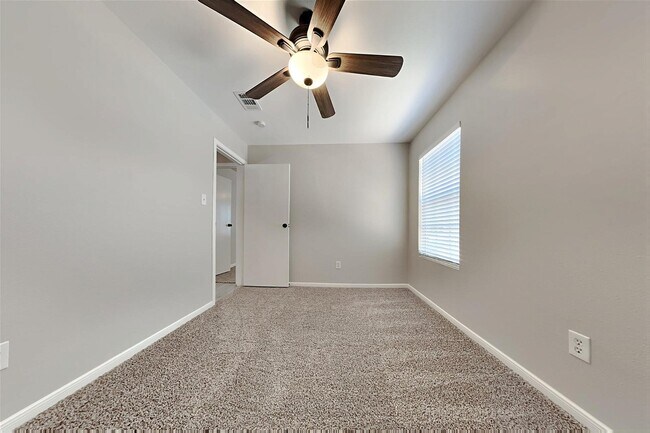Building Photo - 2722 Little Caney Way, Conroe, TX 77301 - ...