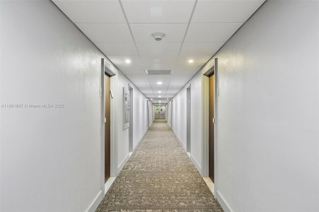 Building Photo - 300 Bayview Dr