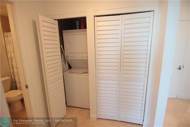 Building Photo - 2641 N Flamingo Rd