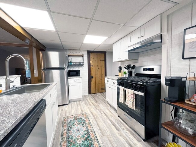 Building Photo - 3923 Bluestone Rd