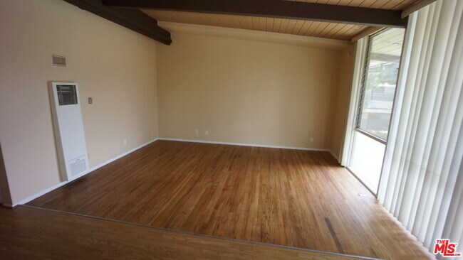 Building Photo - 11133 ROSE Ave