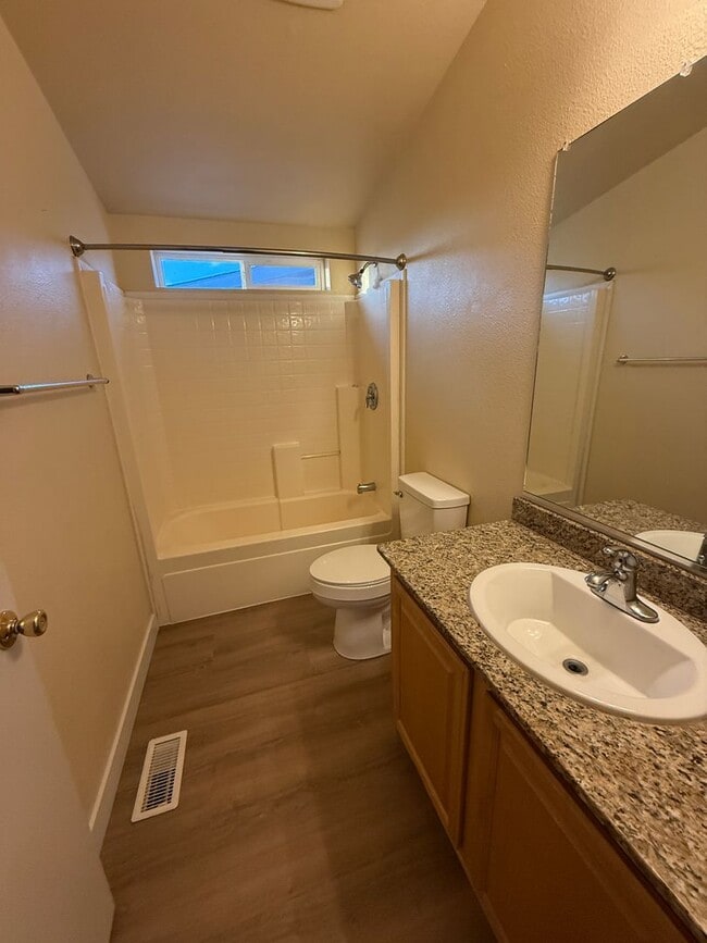 Building Photo - Don’t miss out on this great home