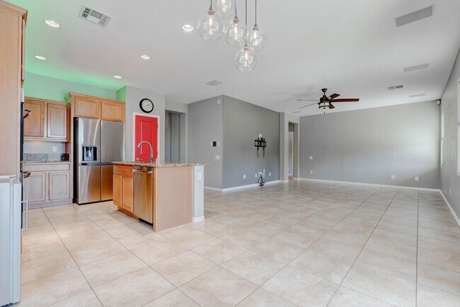 Building Photo - 2589 Chateau Clermont St