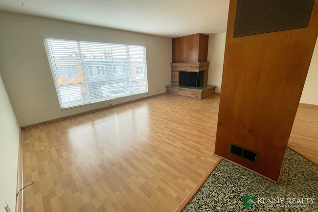 Building Photo - Upper 3 Bedroom, 2 Bathroom Unit of a Dupl...