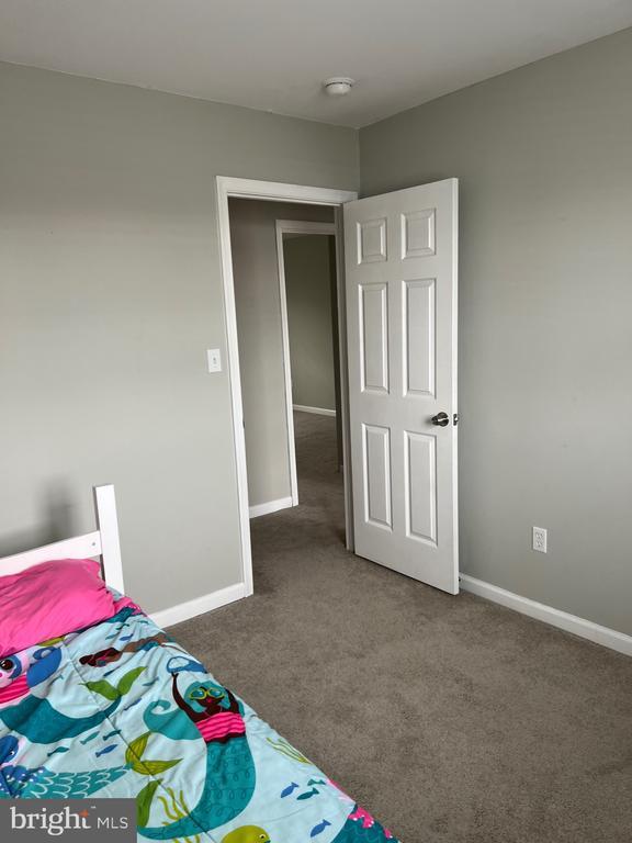 Building Photo - 208 Sunset Dr