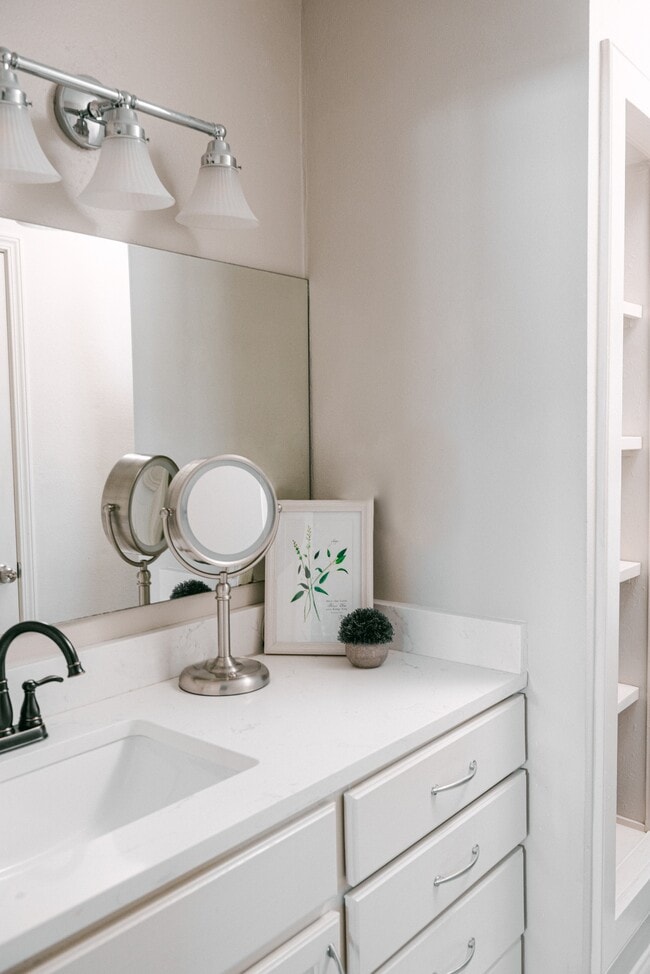 Building Photo - 217 Clearview Pkwy