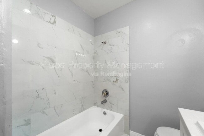 Building Photo - 145 Glenhaven Way