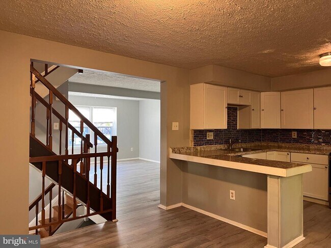 Building Photo - 8104 Willowdale Ct