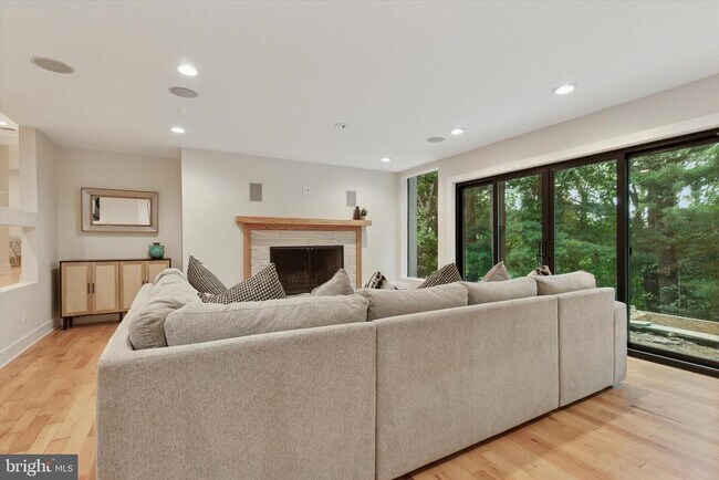 Building Photo - 1220 Valley Rd