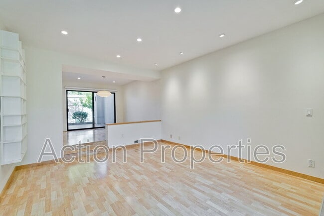 Building Photo - 209 Ortega Ave