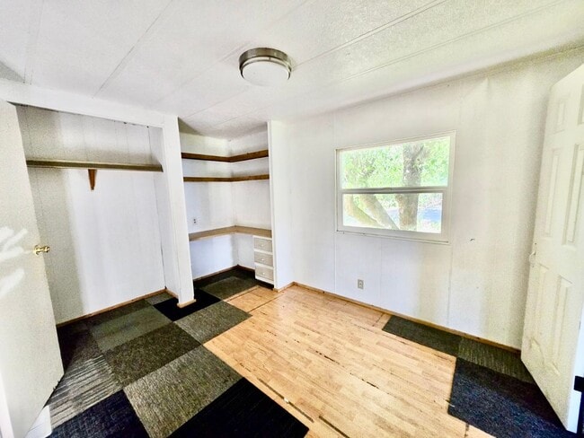 Building Photo - 3bd/2bath Manufactured home Available Now!