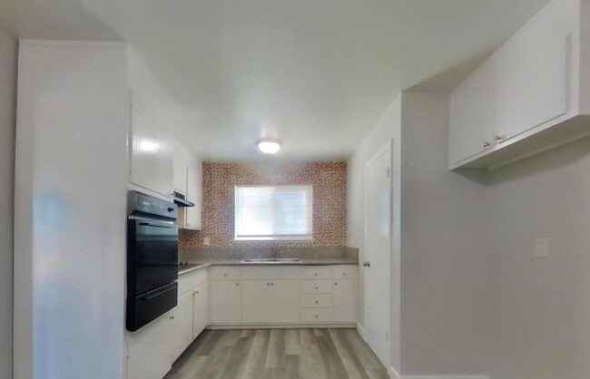 Building Photo - Available And Ready Now!