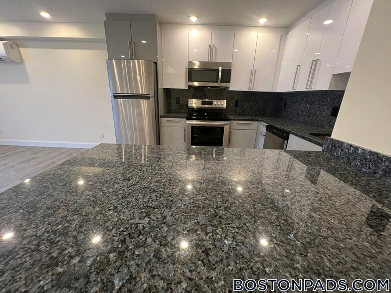 Building Photo - 1028a Commonwealth Ave