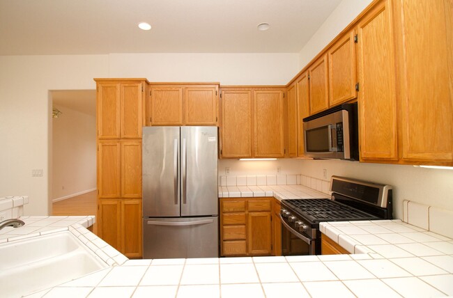 Building Photo - West Davis 4 Bedroom 2.5 Bathroom Home Rig...