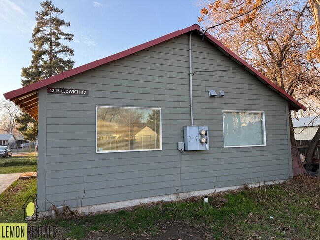 Primary Photo - 1215 Ledwich Ave