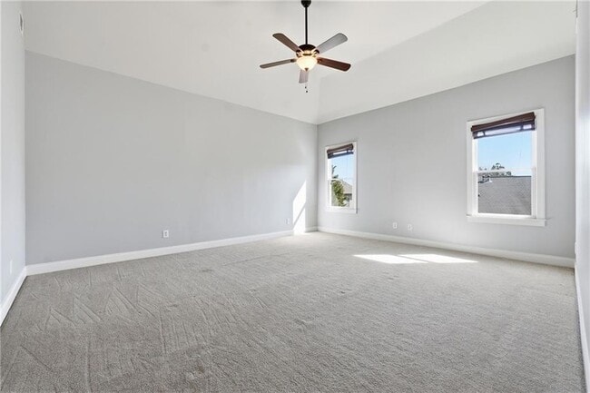 Building Photo - 6437 Blue Water Dr