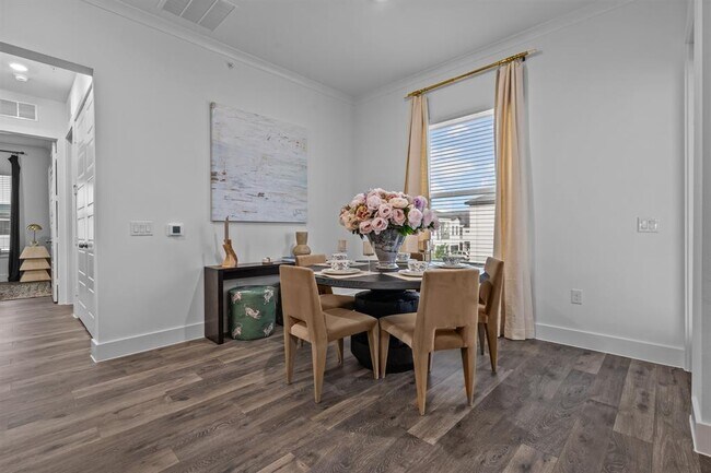 Building Photo - 1664 Hillside Terrace