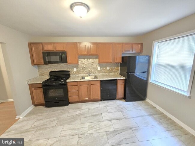 Building Photo - 1207 E Lanvale St