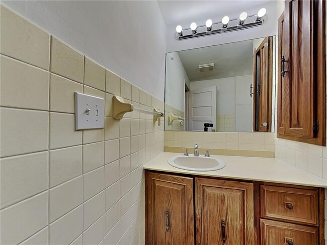 Building Photo - 1403 Barclay St