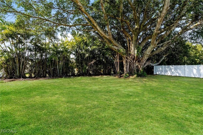 Building Photo - 330 SE 46th Ln