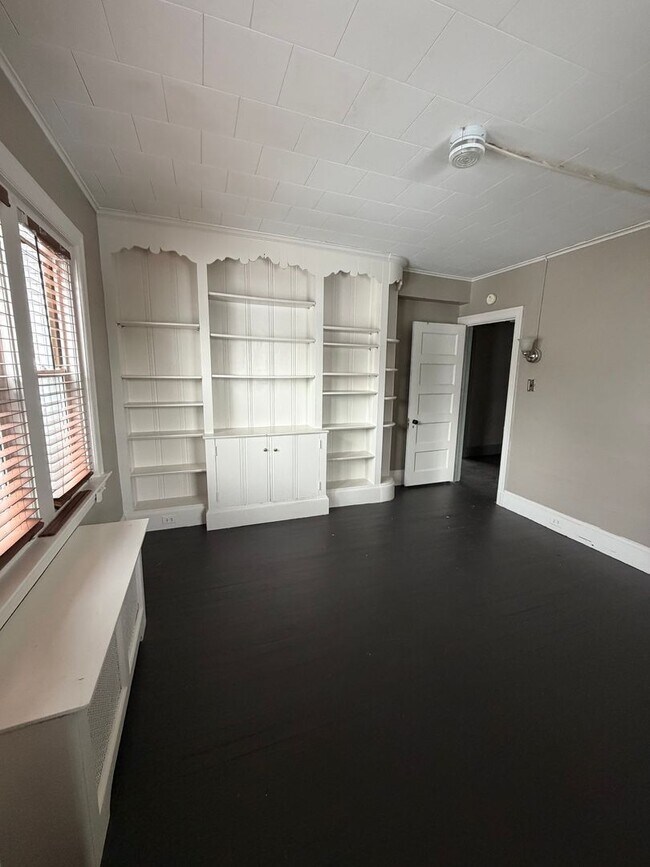 Building Photo - Gorgeous Mount Penn 4 BR/1 1/2 Bath For Rent