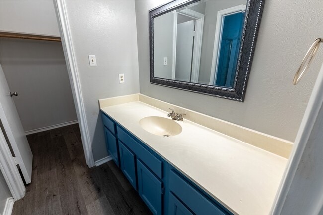 Building Photo - 76 Hickory Oak Dr