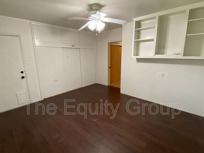 Building Photo - 1434 W Feemster Ave