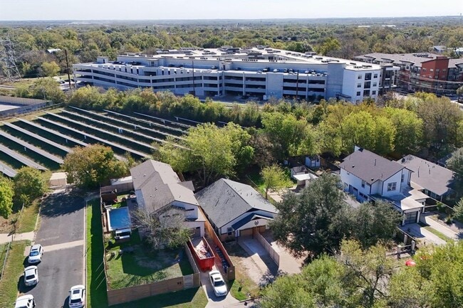 Building Photo - 1115 Brookswood Ave