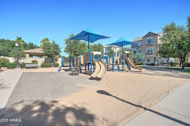 Building Photo - 1717 E Dogwood Ln