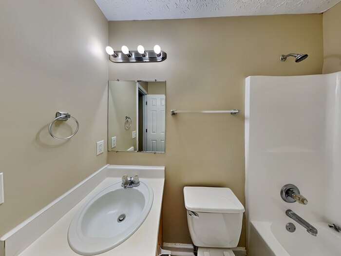 Building Photo - 105 Whitehead Dr