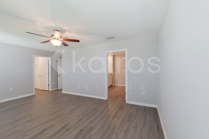 Building Photo - 8677 SW 44th Ct