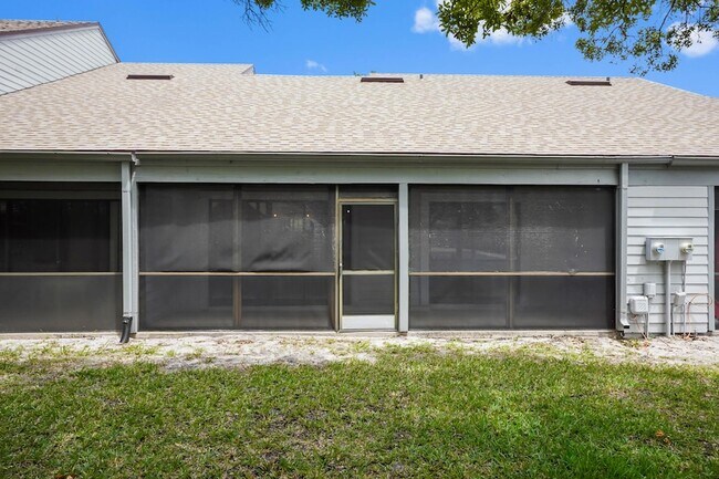 Building Photo - 6215 SE Georgetown Pl