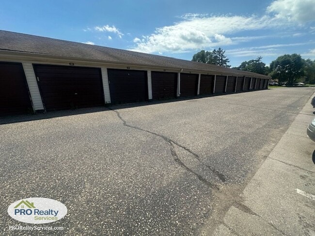 Building Photo - 1 Bedroom  Condo **$545 off 1 Month's Rent...