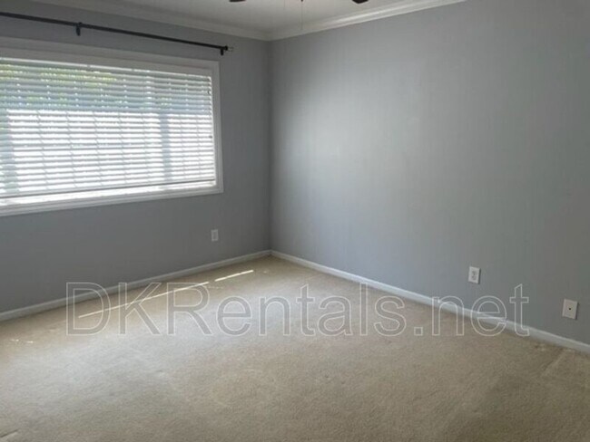Building Photo - 1445 Monroe Dr NE
